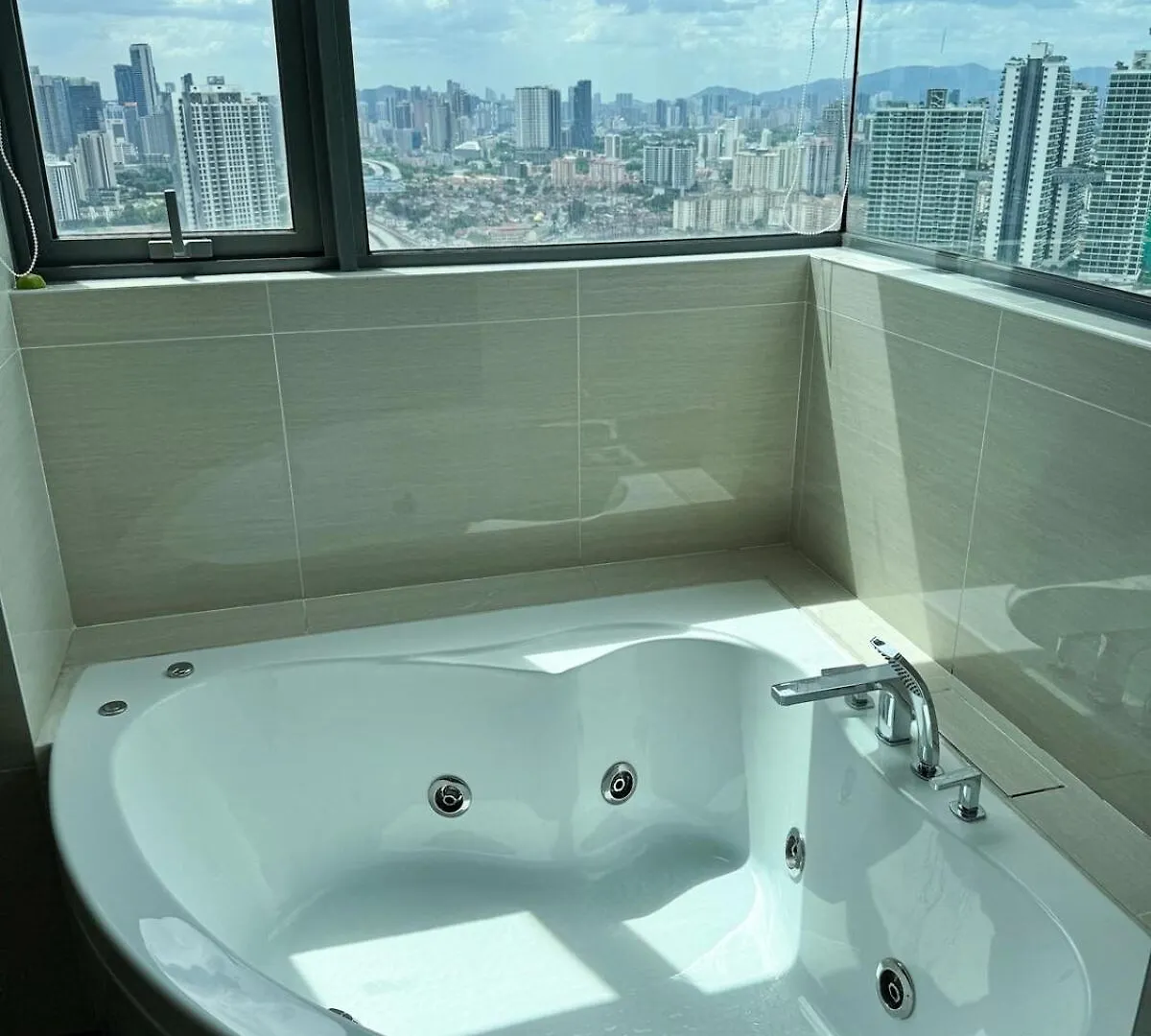 Drapport Apt Got Bathtub & Kids Game By Iconique Kuala Lumpur Apartment